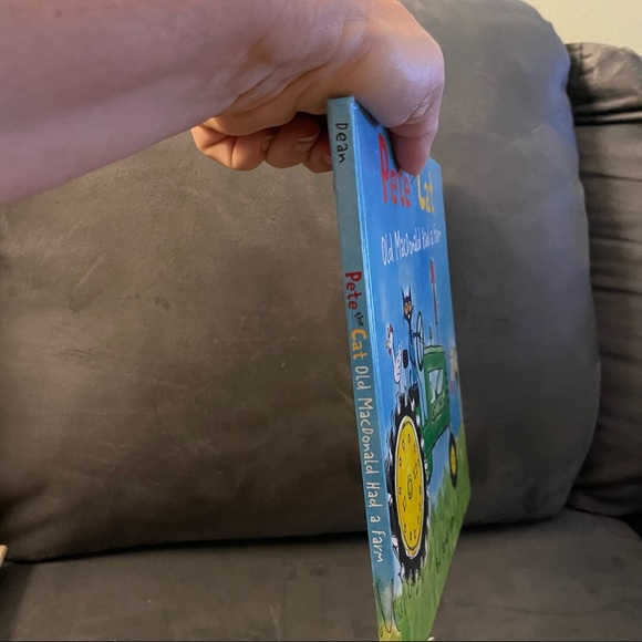 Pete the Cat first edition hard cover - Picture 2 of 6